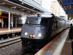 博多駅7:16発のリレーかもめ５号で武雄温泉駅まで乗車します。
車両は、７８７系です。