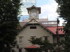 まだ時間があったので地図を見てまたテクテク

日本三大がっかり？と不名誉な称号が付けられた「札幌市時計台」