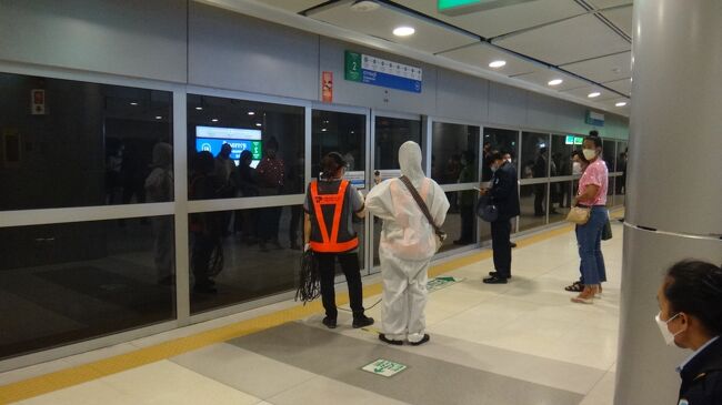 エアポートリンクでは　車内を消毒していました。