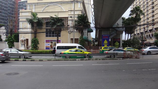 ラムカムヘンのナサバンコク<br />名前を変えて復活しました。<br />4泊で10,512円です　