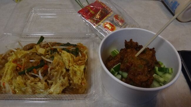 ラムカムヘン駅の屋台飯