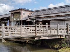 樋橋（ジャージャー橋）橋の中央からジャージャーと水が流れるんですが。今日は止まってます。