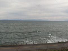 海沿いを走る