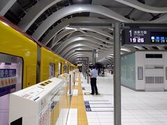 お義理なことが済んだ後は東急東横線で渋谷駅まで移動。ここから地下鉄へ移動なんだけど、どれだけ上下移動が凄かったことか....田舎モンには衝撃だったよ。