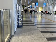 大阪駅
平日なので、サラリーマンがいーっぱい
