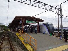 河口湖駅到着。

最近はチケットの種類がいくつもあって、精算トラブルも多いそうです。
私も事前支払は指定席特急券のみで、乗車券はPASMOでした。この上一部区間定期券で……なんて状況だったらややこしそうですね。