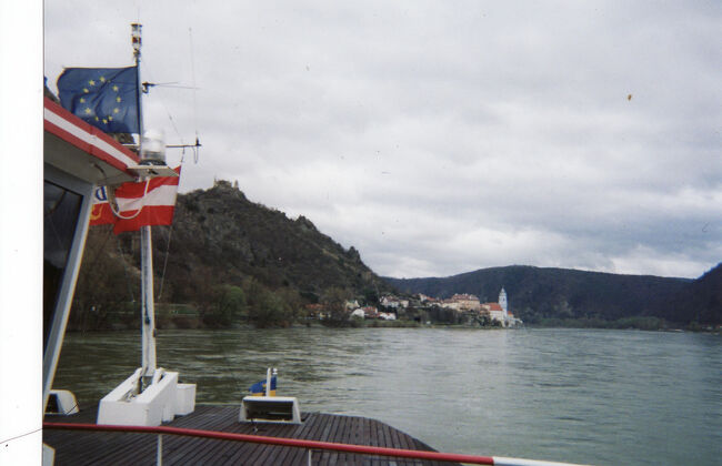 遠くに村が見えてきました。