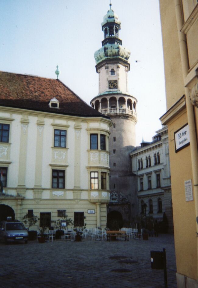 オーストリアとハンガリー国境の街、ショプロンは小さな街ですが、東西冷戦時代は東西を隔てる重要な街でした。此処で起こった事件がベルリンの壁崩壊へと繋がる。歴史の転換点ともなった街です。