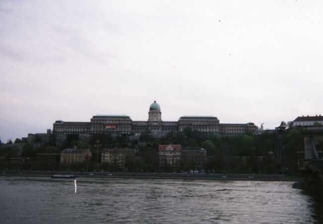 ドナウ川とハンガリー王宮。