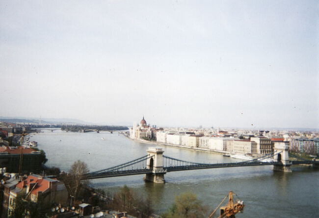 シタデルからセーチェーニ鎖橋を眺めました。