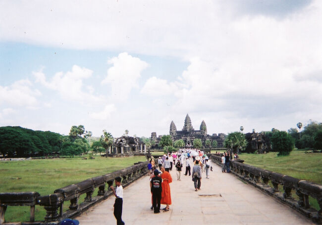 当時の戦場カメラマンが撮った一枚は国際政治を動かす力がありました。現在は…権力者の犬に成り下がりました。