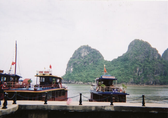 ハロン湾にやってきました。