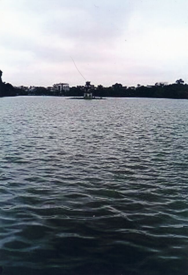 ハノイのホアンキエム湖。