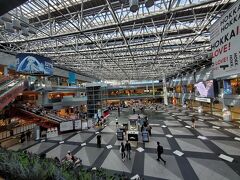 小樽駅から新千歳空港まで、約1時間20分。
新千歳空港、広くてお店がたくさんだー！