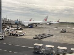 ＜10月8日＞
飛行機の時間が微妙だったので、早めに羽田空港に入り、空弁をパクリ
