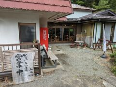 散歩を終えて、道の駅をめぐりつつ帰路に…。

そして、最後に立ち寄った「道の駅どうし」の近くある「きく屋」でランチをいただきました。店内を覗くとお客さんが一杯。店員さんに声をかけると「空いてる席に座ってー」と。