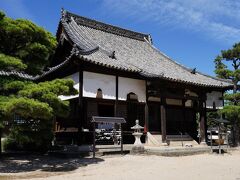 境内に入ると、江戸時代に再建された本堂などが建っている。奈良時代に創建された国分寺は、今の国分寺と同じ場所にあったそうである。