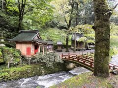 永平寺参道

偃月橋と手前から稲荷堂・地蔵堂・天照大神堂・金毘羅堂

流れる川は永平寺川