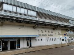 ●JR/近江今津駅

ここは、湖西の地域で、一番のポイントとなる駅です。
この駅止まりの列車も多数ありますし、一部の特急列車も停車します。
この駅から小浜方面に抜けるバスもあります。
今日は、そのバスに乗車してみようと思うのですが、少しだけ時間があるので、琵琶湖まで散歩してみようと思います。
