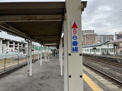 朝8:00前の福島駅。

朝起きた気分は「山形で蕎麦を食べたい」
というわけで、山形まで米沢経由で向かいましょう。
