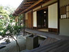 こちらは旧金子家住宅。幕末に広島・長州・薩摩の3藩で倒幕同盟が結ばれ、役割分担などを定めた「御手洗条約」を取り交わした場所。
小ぶりで素朴な建物ですが、茶室や縁側の蹲（つくばい）が味わい深かった。