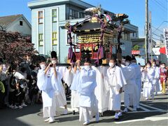 札の辻交差点で神幸祭を見る