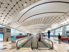 香港国際空港に15:00着
乗り継ぎの為１時間ほど空港内をプラプラします。


