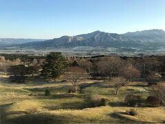 3日目の朝です。
朝日に照らされた山々が美しいお部屋からの眺めです。