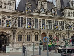 パリ市庁舎
2024年はパリオリンピック開催されます。市庁舎前には五輪のマークが飾られています。