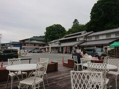 柿の葉寿司が全部鯖だと言うことが判明したので、剥いたのをまた巻き直して、
半分だけ残して、宇陀まで来ました。道の駅で黒豆パンとフルーツ大福中身がブルーベリー！と言うのを食べて、大きいキャベツ買って、伊賀へ向かいます。