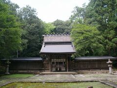 ●若狭彦神社

ここも若狭姫神社同様、若狭の国の一宮神社になります。
若狭姫神社の下宮に対し、上宮になります。
お祀りされている神様は、
彦火火出見尊（ひこほほでみのみこと）
「若狭彦神」として祀られています。