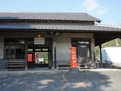 油須原駅はもっとすごい。駅名板も国鉄時代のまま、駅舎も古いし、タブレット交換機や腕木式信号機を見ることができる。月一回イベントも行われているそうだ。