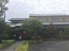 諏訪インターで降りて、日本一ちっぽけなそば処 田毎庵にきました。
ここで、昼食です