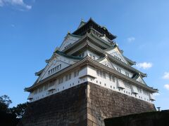 ちょうどこの日から「大阪城天守閣復興90周年記念　大阪城夢祭」というイベントが開催されているようでした。ところどころで祭りの準備のための交通規制が行われていました。