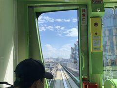 一番前の座席に座ることができました。
運転手さんが居ないので、運転席に座っている気分です。
