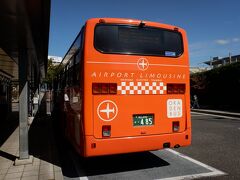 　姫路、相生（←恒例相生ダッシュ　笑）と乗り継ぎ、岡山駅へ。岡山駅東口で空港行バス乗り場探して見つからず、西口から出るとの事。岡山駅っていつも東口ばかり行っているので、西口があること自体あまり知らなかったです。空港行のバスに乗り込みます。片道780円、往復割引は特になし、ICカード使えます。無料Wifiも入りますが、山間部は時々電波が途切れます。

https://www.okayama-airport.org/access/bus