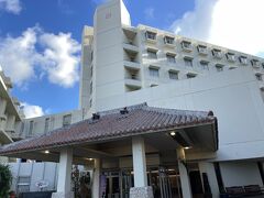 離島ターミナルの目の前のホテルで、立地と料金からこちらを予約しました。素泊まりで1泊2人で12,500円でした！