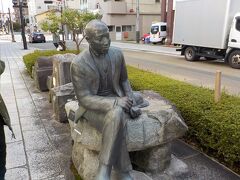 次は、いーはとーぶアベニューへ。バス停がわからないので、１駅だし歩きました。
宮沢賢治のモニュメントがあります。