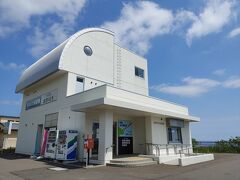 こじんまりとした建物の道の駅。