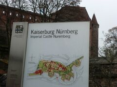 バスで2時間半程（約170km）走り、10:30頃、ニュルンベルクのカイザーブルク城に到着。