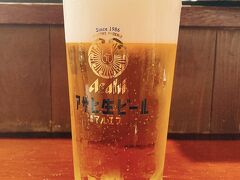 【（１１）BIER REISE ’98】写真１

■お店：　BIER REISE ’98　／東京・新橋
■場所：　東京都港区新橋2-3-4 新橋パークビル1F
https://bierreise98.jp/

kuroneko満足度：★★★★★

私が東京で一番お気に入りのビール店。
注ぎ方でビールは変わるということを、こちらの注ぎ手松尾さんのマルエフで実感。とりこになりました。まろやかで何杯でも飲んでしまうビールです。
八重洲にあった伝説の灘コロンビア新井さんから受け継いだ70年前のサーバーを使用しているそうです。