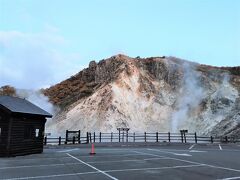 ところが登別温泉側のゲートが閉まっている！

5:33　せっかくなので、大湯沼へ