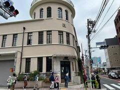 歩いていると、高輪消防署の出張所が。
昭和8年に建てられたレトロ建築物。