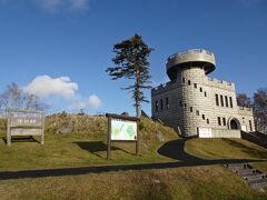 さて屈斜路湖の到着前に津別峠に登る
古城風な展望台