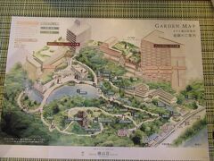 食後は奥さんがリサーチしていた庭園を散歩して、30分ごとに出現する大雲海を楽しむ予定。庭園を巡るのにレストランの方にマップを頂きました