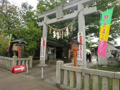 久里浜緑地の手前にある天神社、「七五三」の幟に季節を感じます。