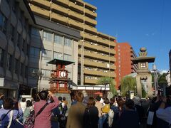 あれ？ 駅前に人だかり

有名人でも来てるのかと思ったら

