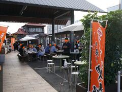 富士宮焼きそばや静岡おでん、富士山餃子などのお店が並ぶ「お宮横丁」へ