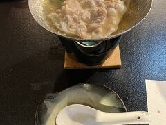 鍋は長野県産の豚肉と野菜の寄せ鍋です。

これからあったかい料理が嬉しくなる季節ですね。