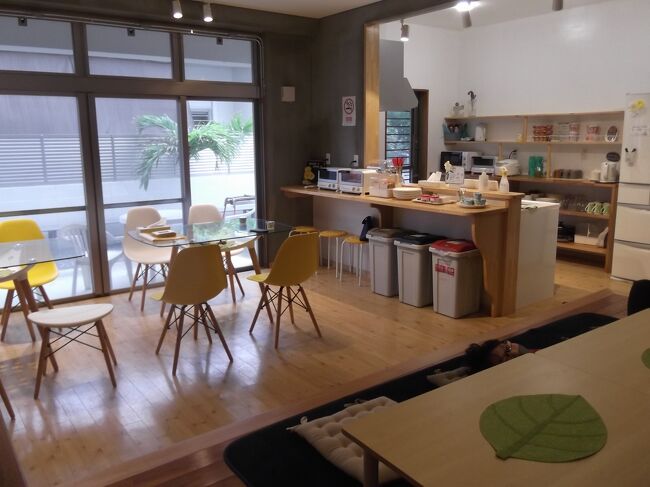 3日目：<br />共有スペース。<br />朝はトースト、コーヒー、ヨーグルト。<br />